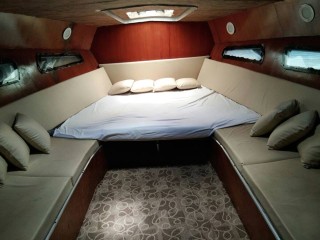 Phoenix Yacht bedroom