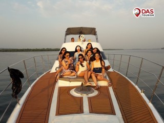 girls party on luxury Phoenix Yacht